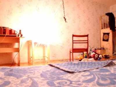 Испарение пилки от лобзика разрядом с батарей 300 мкФ* 4 кВ. Испарение пилки от лобзика разрядом с батарей 300 мкФ* 4 кВ.