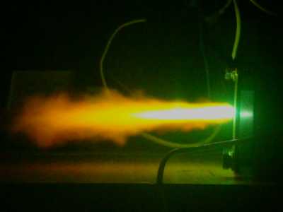 Ламинарная плазменная струя из капиллярного разрядника. Ламинарная плазменная струя из капиллярного разрядника.