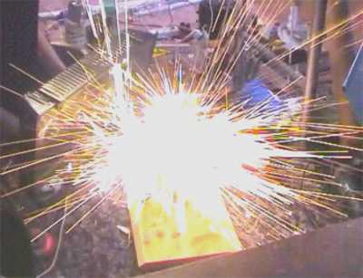 Импульсная установка из трёх к75-28 100мкф@3кВ рвёт проводочки влёт... Импульсная установка из трёх к75-28 100мкф@3кВ рвёт проводочки влёт...